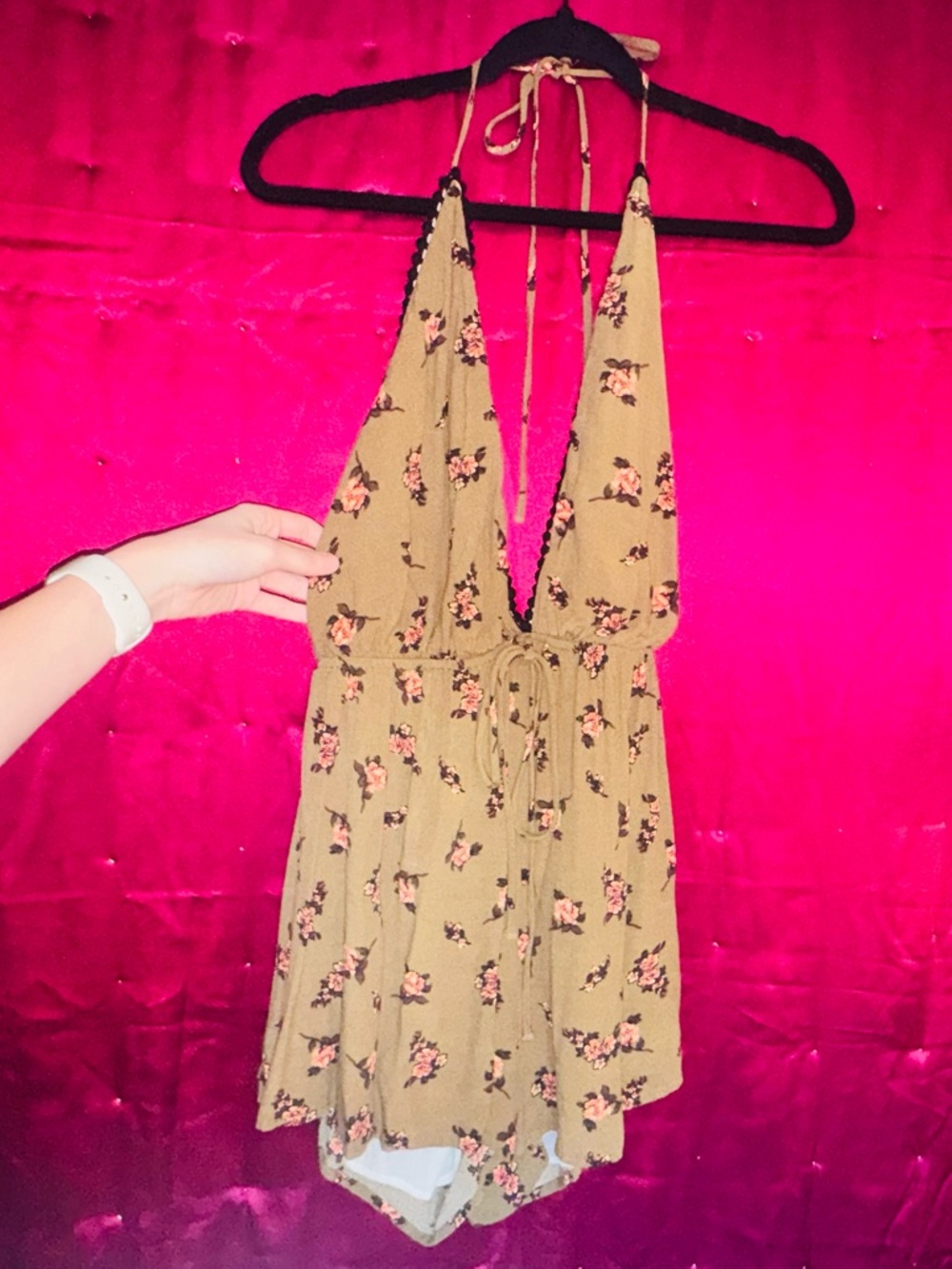 👑 Size Medium Blush Brand Olive Green Floral Halter Romper